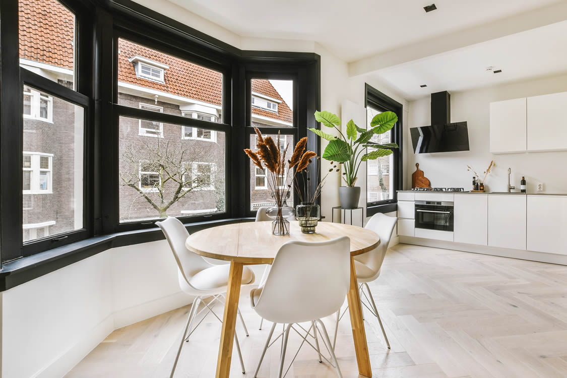 Kunststof kozijnen in een hoekwoning of tussenwoning: waar zit het verschil?